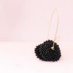 Black swan long dangle earr..
