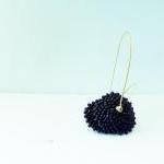 Black swan long dangle earr..